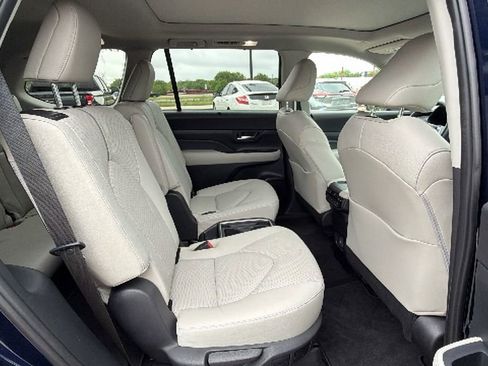 Used 2024 Toyota Grand Highlander Platinum image 38