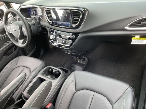 New 2026 Chrysler Voyager LX image 11