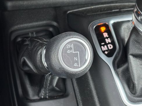 Used 2026 Jeep Wrangler Unlimited Rubicon AWD/4WD image 11