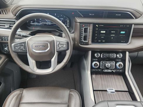 Used 2024 GMC Yukon XL Denali AWD/4WD image 13