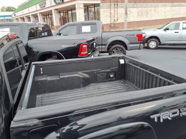Used 2015 Toyota Tacoma PreRunner w/ TRD Off-Road Package RWD image 27
