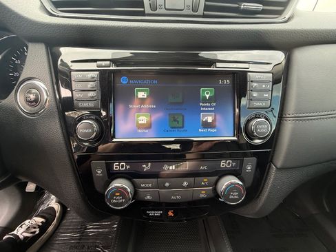 Used 2017 Nissan Rogue SL AWD/4WD image 26