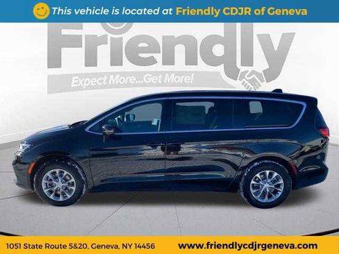 New 2026 Chrysler Pacifica Select image 8