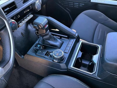 Used 2024 Toyota Tacoma TRD Off-Road image 15