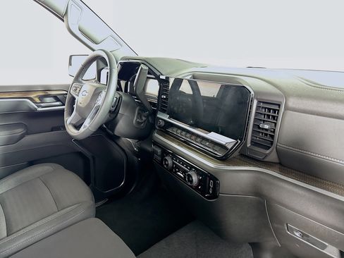 Used 2025 Chevrolet Silverado 1500 LT AWD/4WD image 25