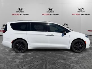 Used 2025 Chrysler Pacifica Limited FWD video 2