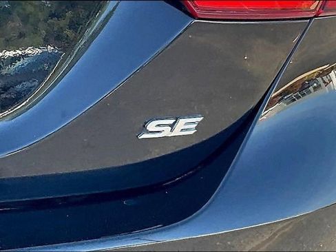 Used 2023 Toyota Camry SE image 8