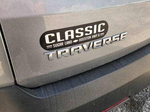 Used 2023 Chevrolet Traverse LT image 8