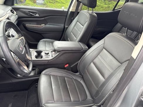 Used 2023 GMC Acadia Denali w/ Denali Ultimate Package AWD/4WD image 9