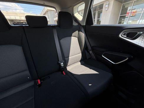 Used 2025 Kia Soul LX w/ LX Technology Package FWD image 35