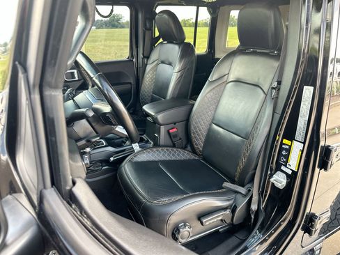 Used 2020 Jeep Wrangler Unlimited Sahara image 11