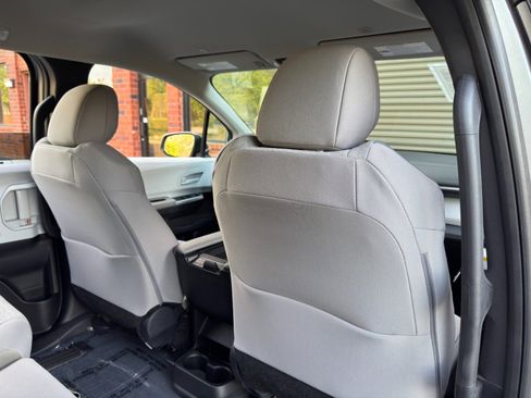 Used 2026 Toyota Sienna LE AWD/4WD image 38