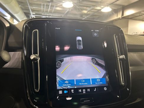 Certified 2023 Volvo C40 Recharge Core w/ Climate Package image 15