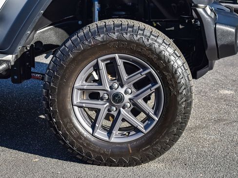 Used 2024 Jeep Wrangler Sport S image 9