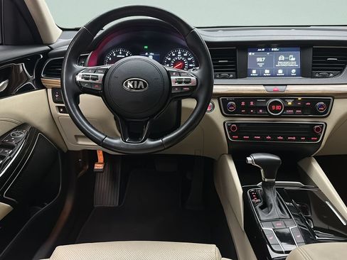 Used 2017 Kia Cadenza Premium FWD image 22