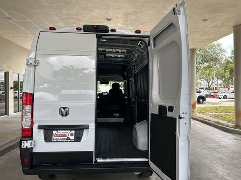 Used 2025 RAM ProMaster 2500 w/ Convenience Group FWD image 32