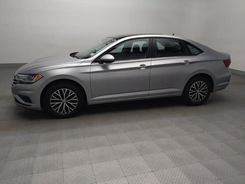 Used 2021 Volkswagen Jetta SE w/ SE Cold Weather Package image 2
