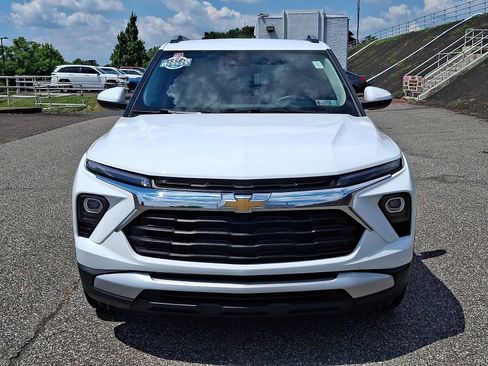 Used 2025 Chevrolet TrailBlazer LT w/ LT Cold Weather Package AWD/4WD image 2