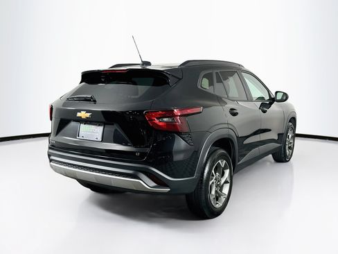 Used 2025 Chevrolet Trax LT w/ LT Convenience Package FWD image 9