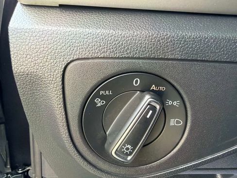 Used 2021 Volkswagen Atlas SE image 30