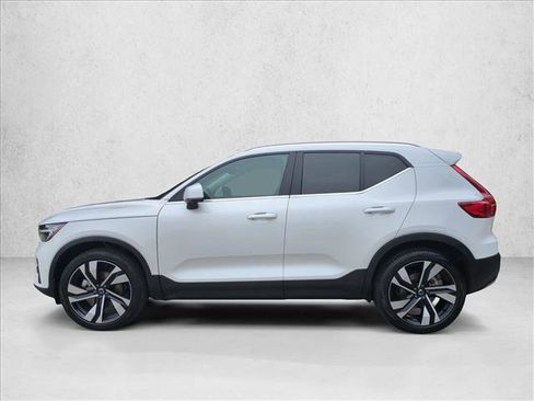 Used 2024 Volvo XC40 B5 Plus w/ Protection Package Premier AWD/4WD image 9