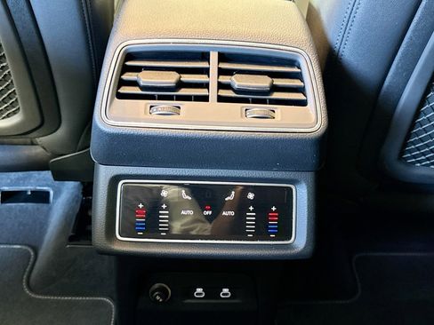 Used 2022 Audi e-tron Premium w/ Convenience Plus Package image 24