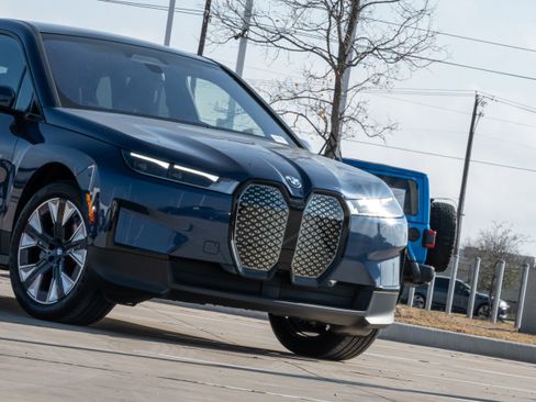 Certified 2025 BMW iX xDrive50 image 5