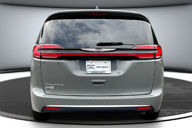 Used 2025 Chrysler Pacifica Select FWD image 6