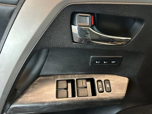 Used 2017 Toyota RAV4 Platinum FWD image 11