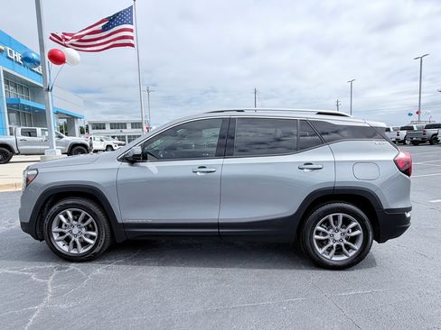 Used 2024 GMC Terrain SLT w/ Tech Package FWD image 5