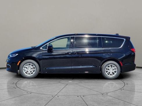 New 2026 Chrysler Pacifica Select image 9