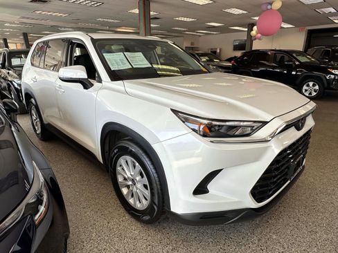 Certified 2024 Toyota Grand Highlander XLE image 5