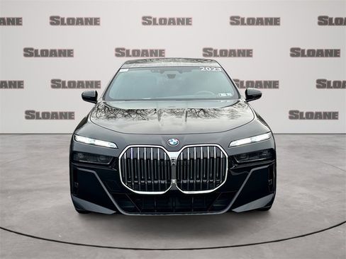 Used 2023 BMW 760i xDrive w/ Executive Package image 8