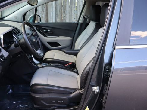 Used 2016 Chevrolet Trax LT w/ LT Convenience Package image 18