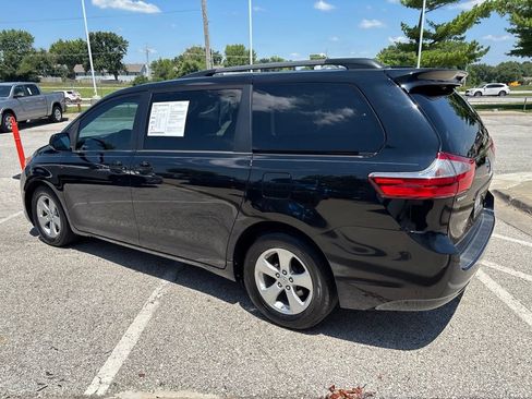 Used 2017 Toyota Sienna LE FWD image 24