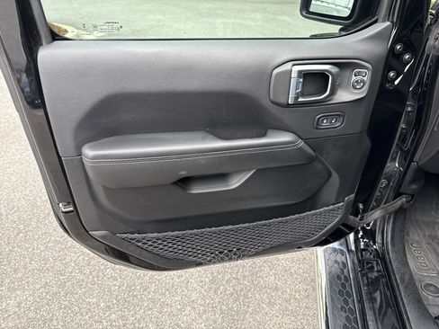 Used 2023 Jeep Wrangler Sahara w/ Cold Weather Group AWD/4WD image 15