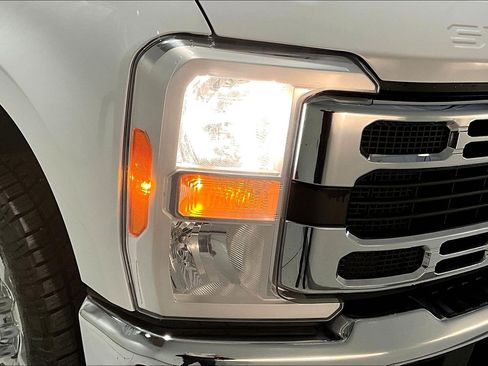 Used 2023 Ford F250 XLT w/ FX4 Off-Road Package image 31