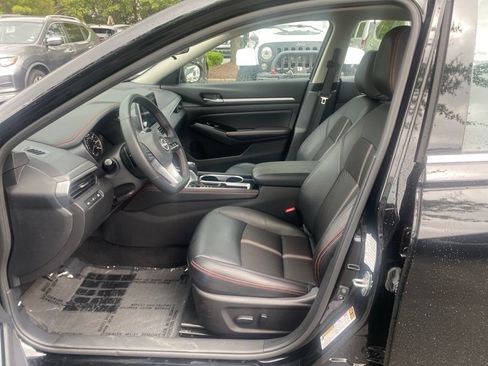 Certified 2025 Nissan Altima 2.5 SR FWD image 17