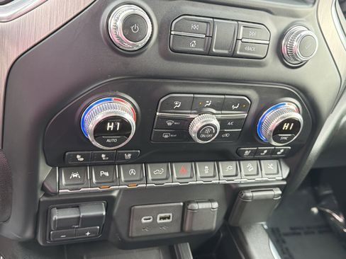 Used 2020 GMC Sierra 1500 Denali w/ Denali Ultimate Package image 18