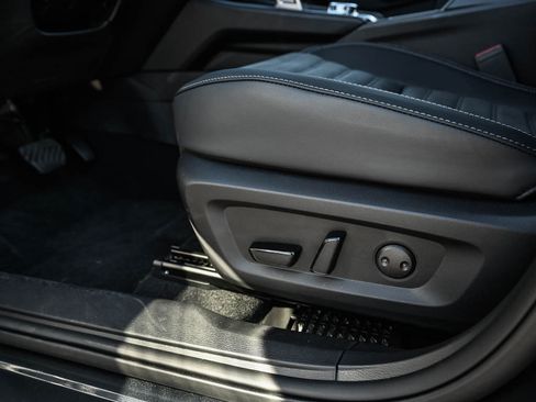 New 2025 Mitsubishi Outlander SE image 18