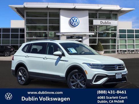 Used 2023 Volkswagen Tiguan SE FWD image 1