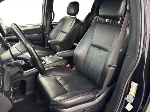 Used 2018 Dodge Grand Caravan GT FWD image 13