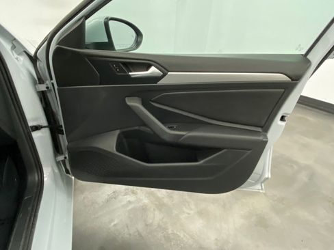 Used 2019 Volkswagen Jetta SE image 43