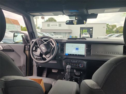 New 2025 Ford Bronco 4-Door image 22