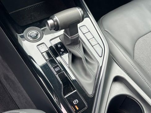 Certified 2024 Kia Niro EX FWD image 17