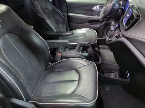 Used 2018 Chrysler Pacifica Limited w/ S Appearance Package image 22