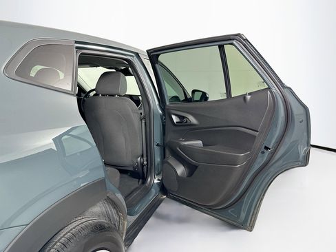 Used 2025 Chevrolet Trax LS image 28