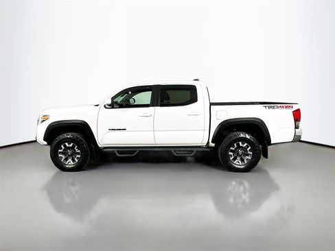 Certified 2017 Toyota Tacoma TRD Off-Road w/ Tow Package (A/T) image 4