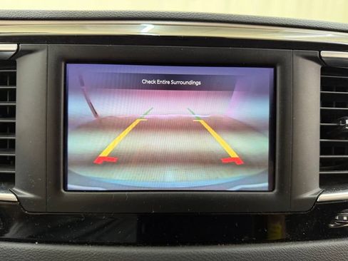 Used 2023 Chrysler Voyager LX FWD image 25