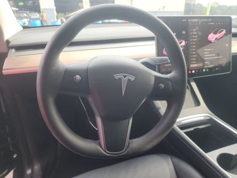 Used 2024 Tesla Model Y 2WD image 5